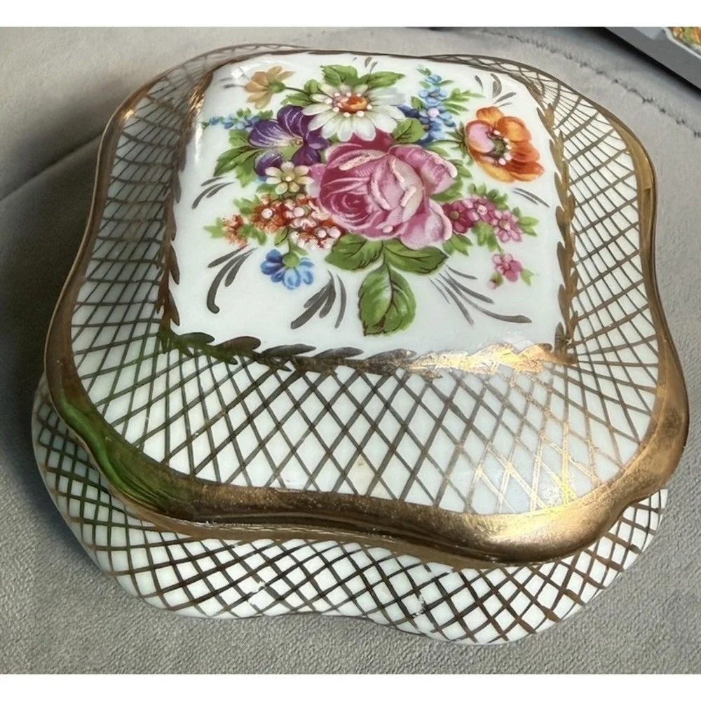 Limoges‎ Porcelain Trinket Box – Décor Madaug Paris – Floral & Gold Lattice